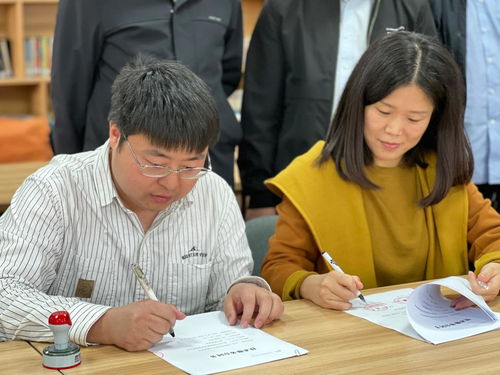 外國(guó)語(yǔ)學(xué)院與四川時(shí)代創(chuàng)想教育咨詢橫向項(xiàng)目簽約儀式圓滿舉行